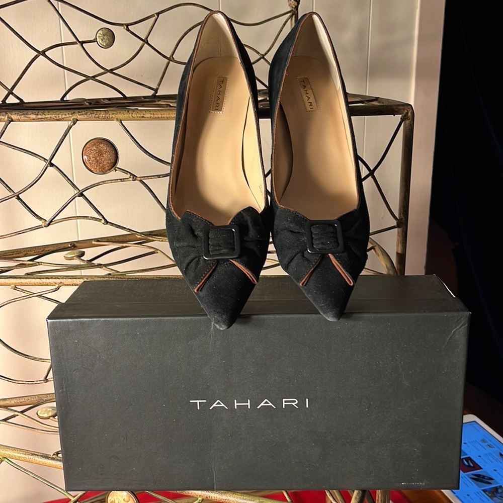 Black suede Tahari shoes with brown trim. Kitten heels. 9M great condition